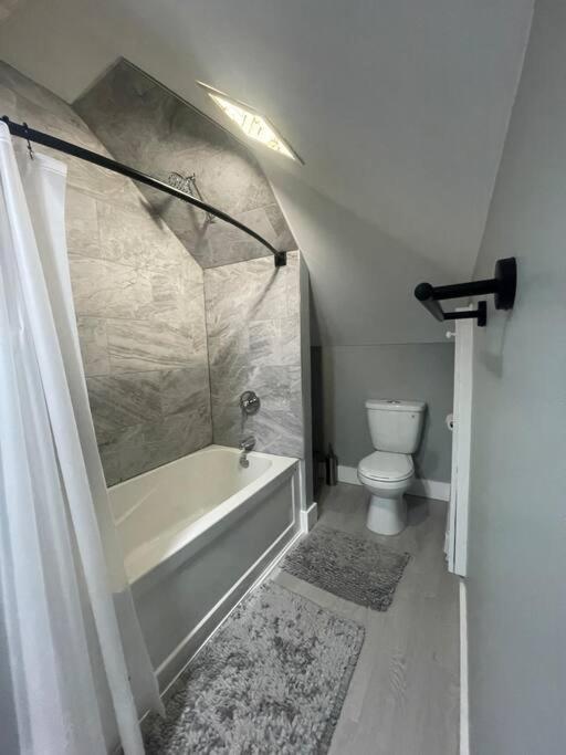 Unique Modern Luxury 2 Bedroom Apartment Rental Chapleau Buitenkant foto